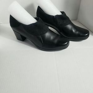 CLARKS BENDABLE BLACK HEELED DRESS SHOE WITH INNER ZIPPERS SIZE 11